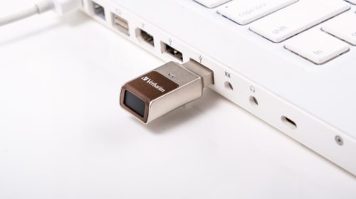 Biometrický USB flash disk s pokročilým šifrováním